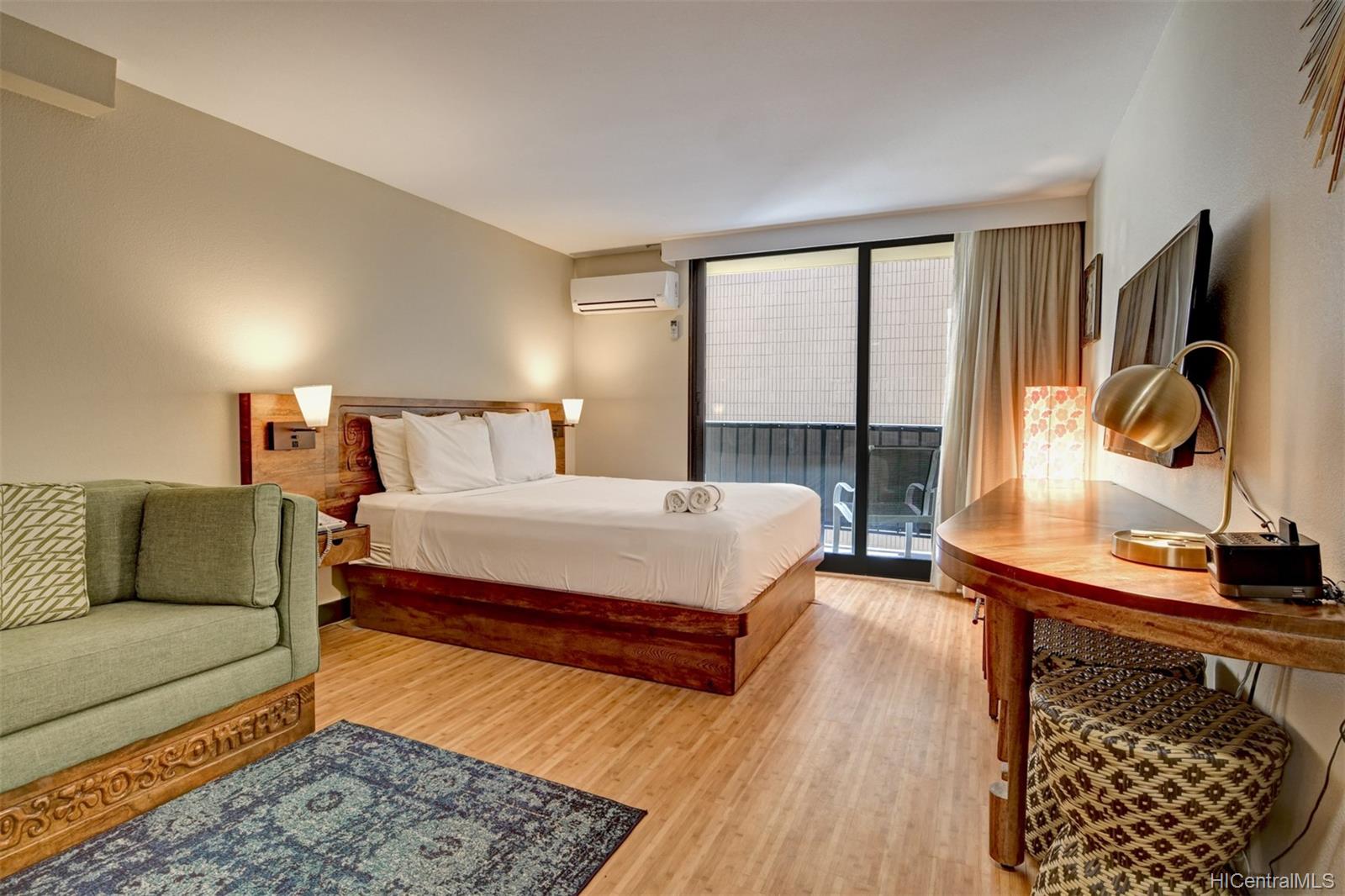 2425 Kuhio Avenue #303, Honolulu, HI 96815