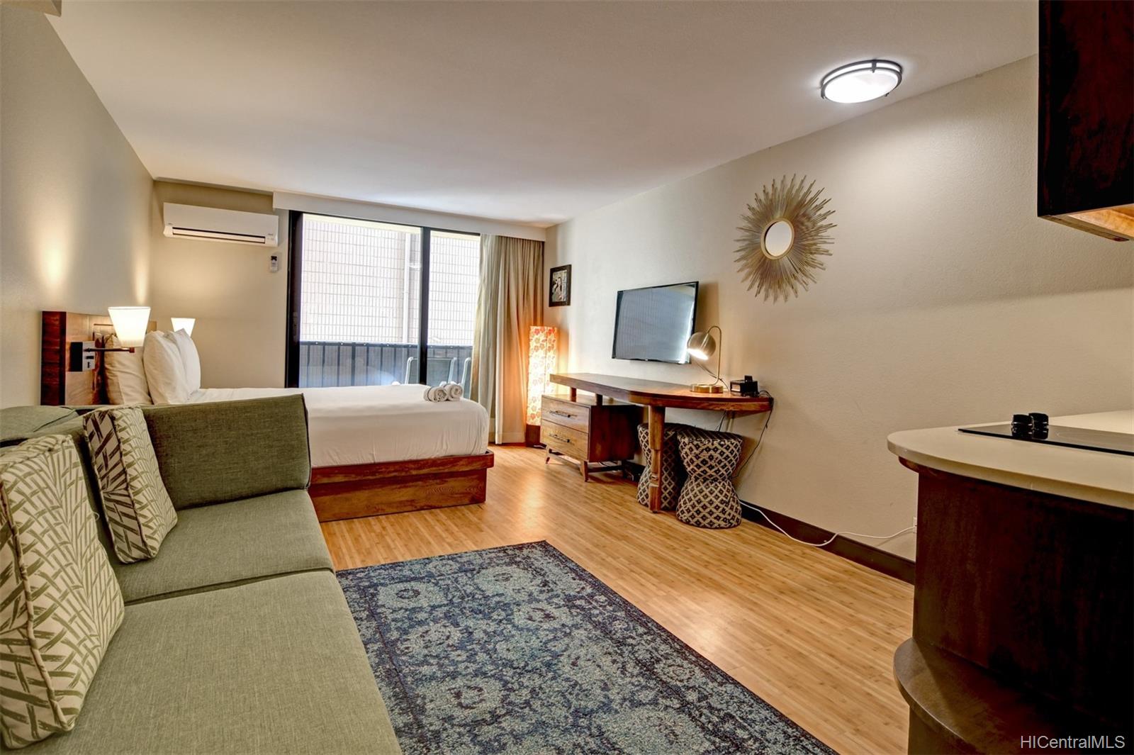 2425 Kuhio Avenue #303, Honolulu, HI 96815
