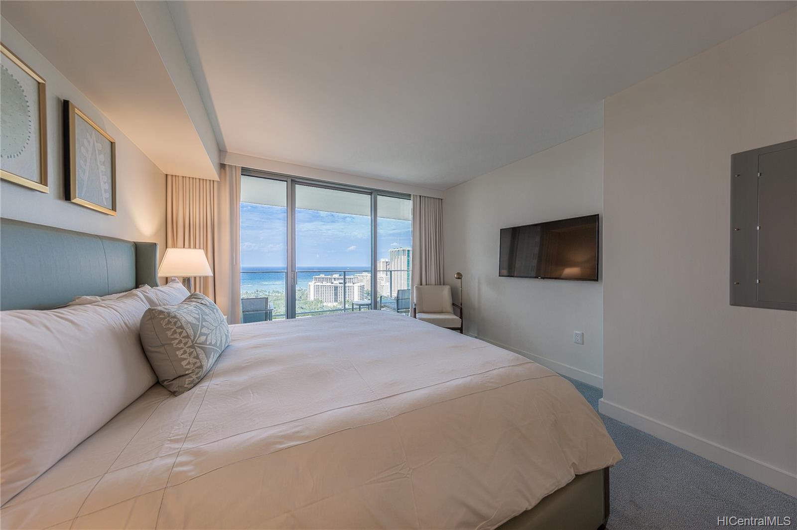 383 Kalaimoku Street #2702, Honolulu, HI 96815