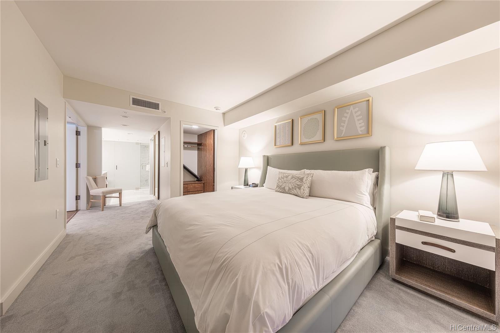383 Kalaimoku Street #2702, Honolulu, HI 96815