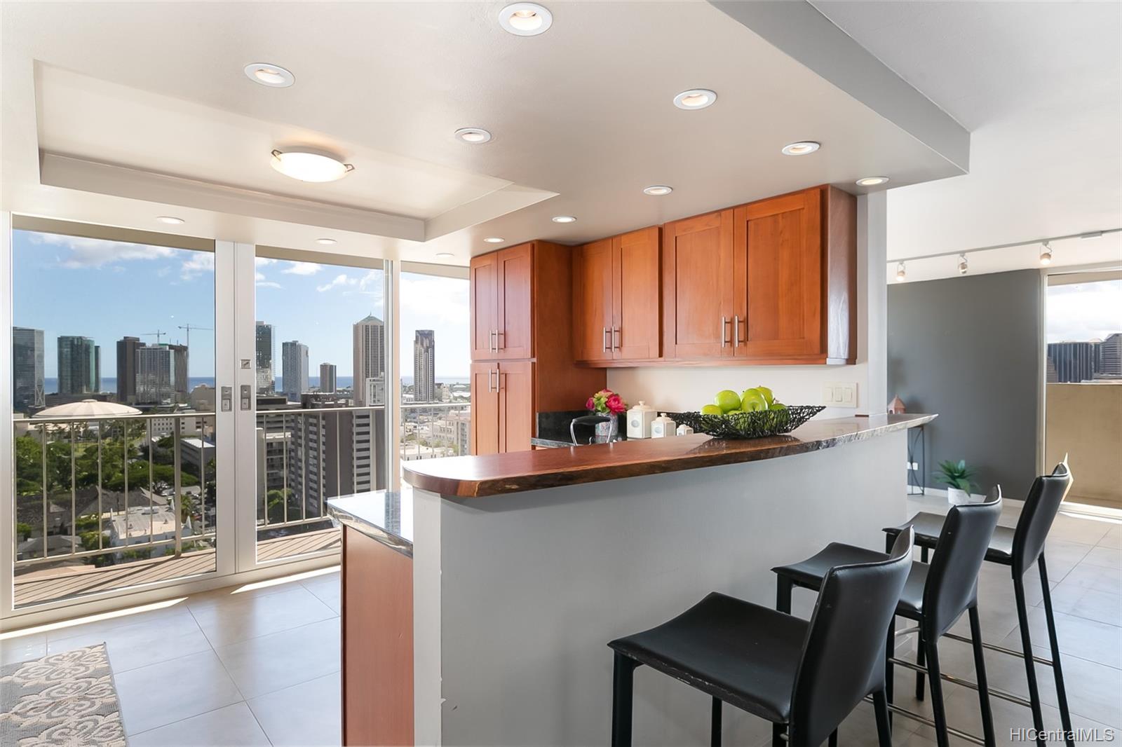 1425 Ward Avenue #12W, Honolulu, HI 96822