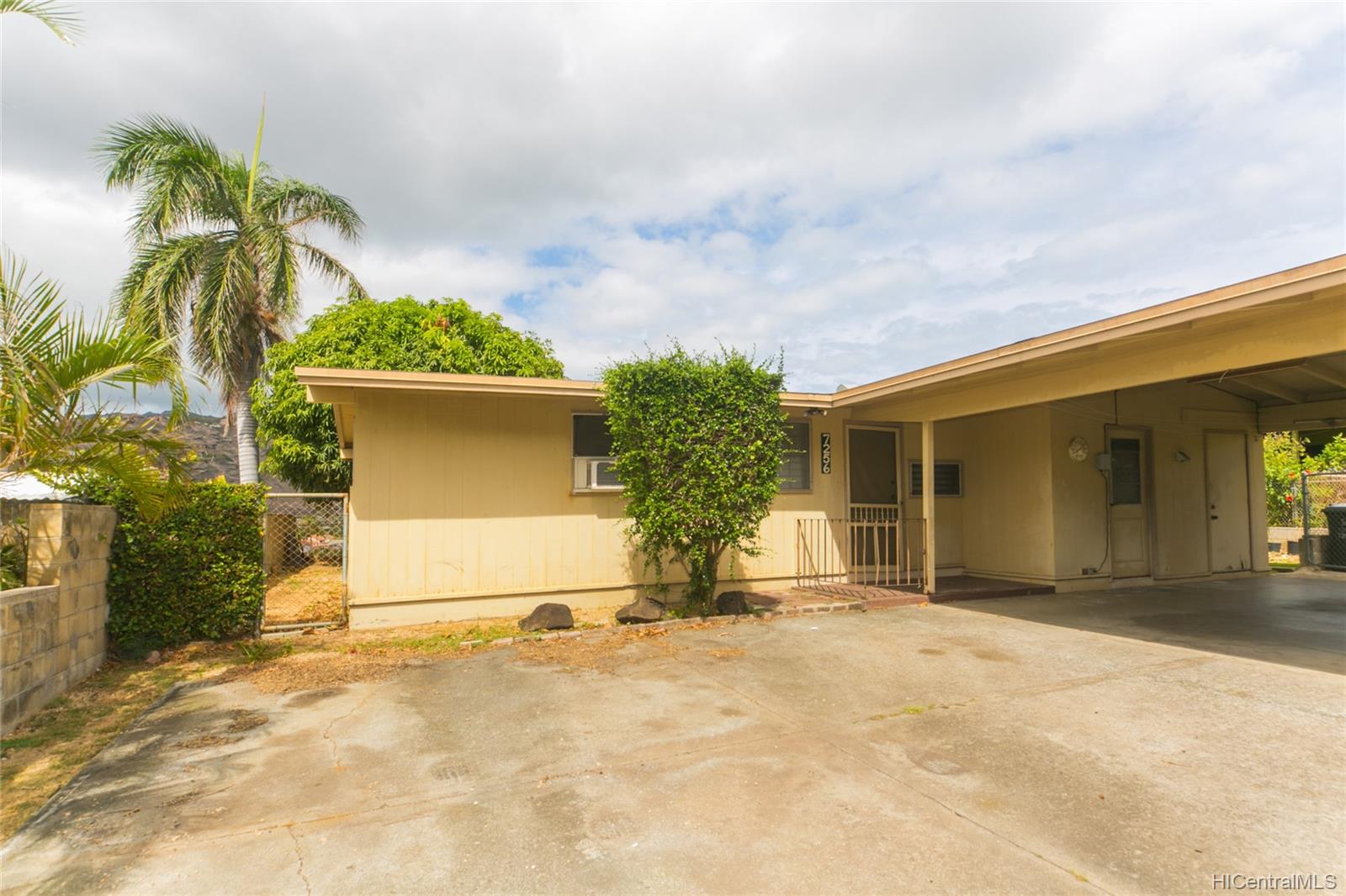 7256 Mokuone Street Honolulu, HI 96825