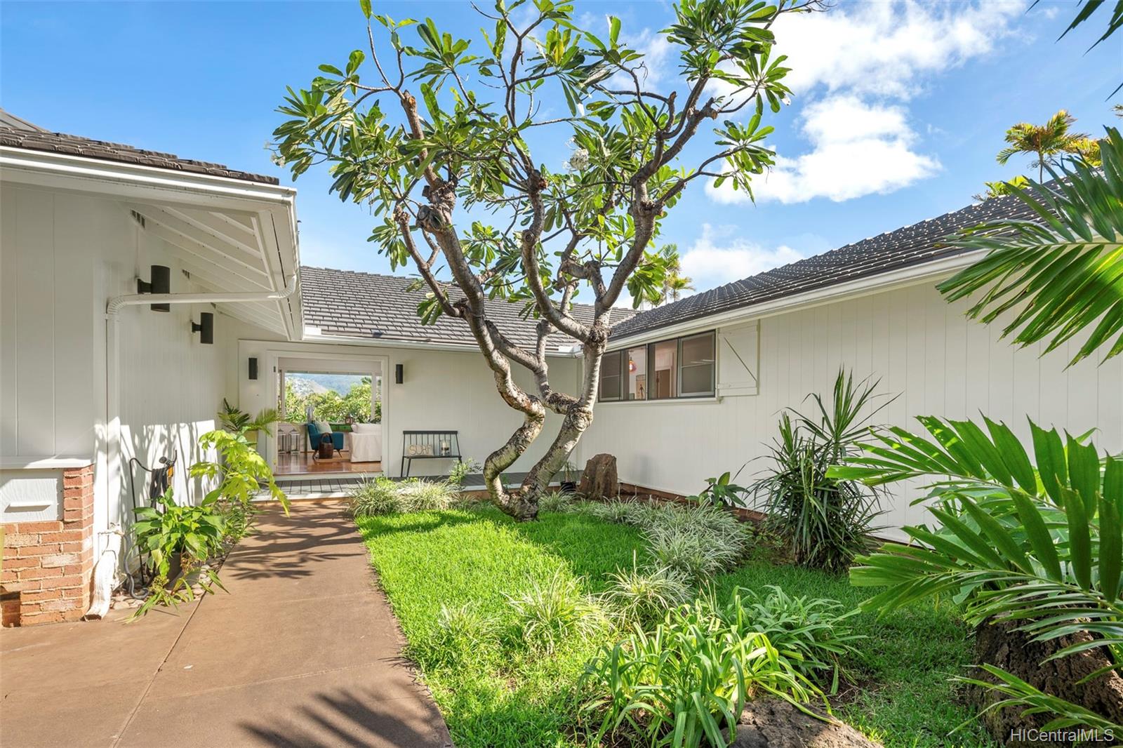 4345 Papu Circle Honolulu, HI 96816