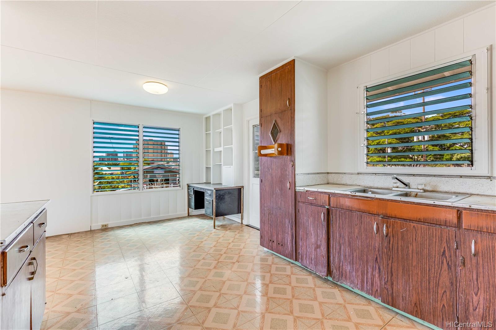 3022 Kaimuki Avenue Honolulu, HI 96816