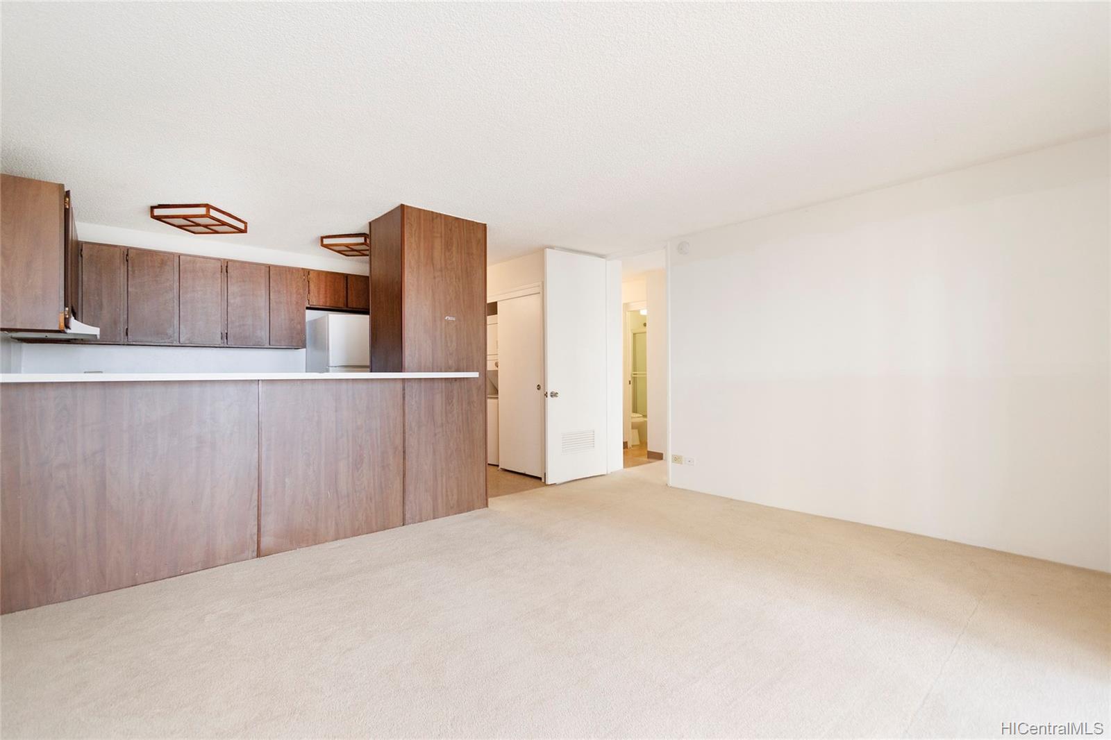 2140 Kuhio Avenue #2206, Honolulu, HI 96815