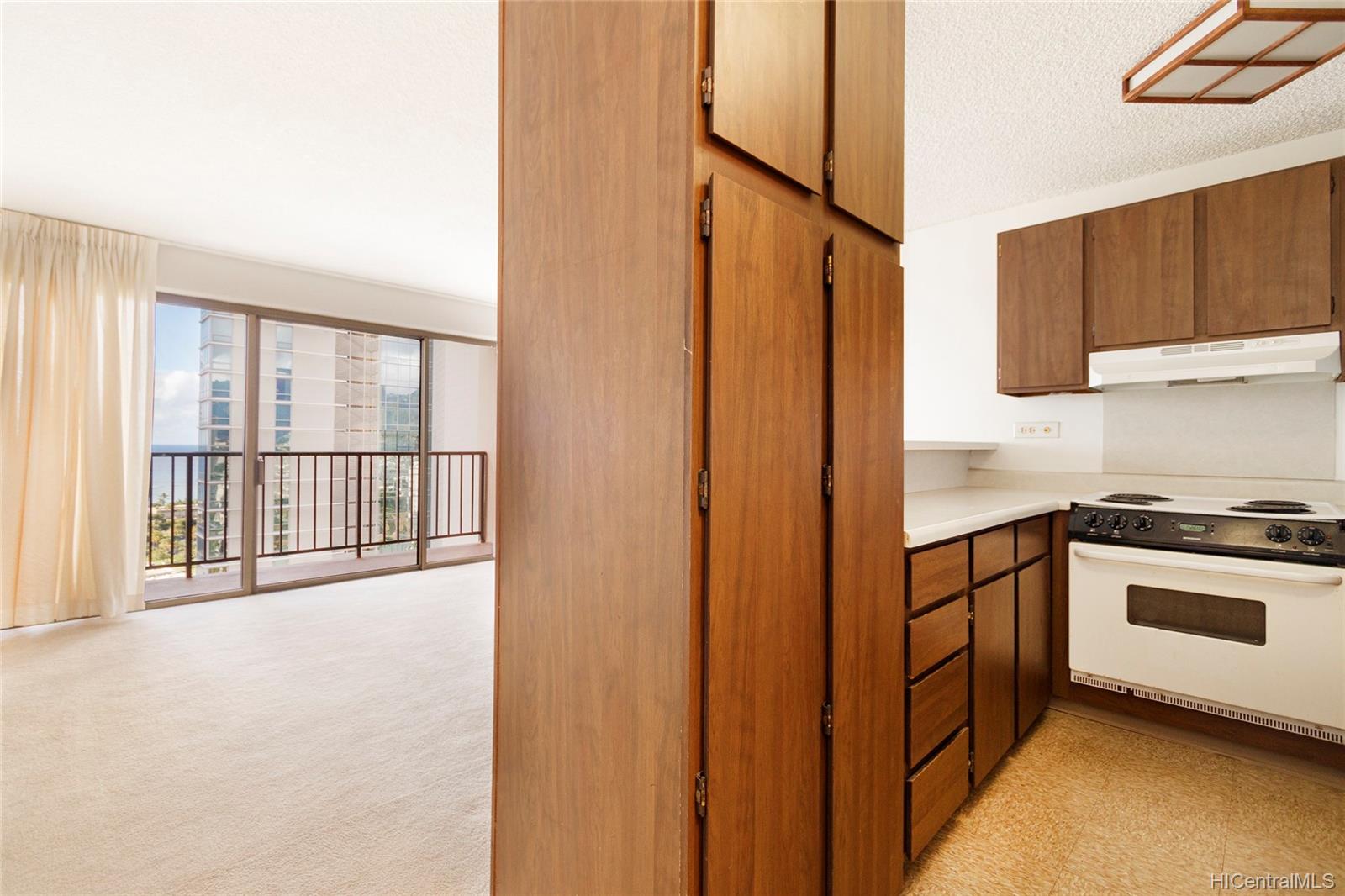 2140 Kuhio Avenue #2206, Honolulu, HI 96815