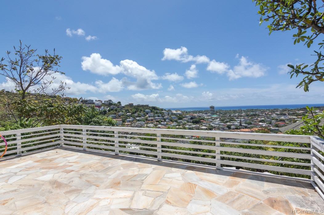 3767 Pukalani Place Honolulu, HI 96816