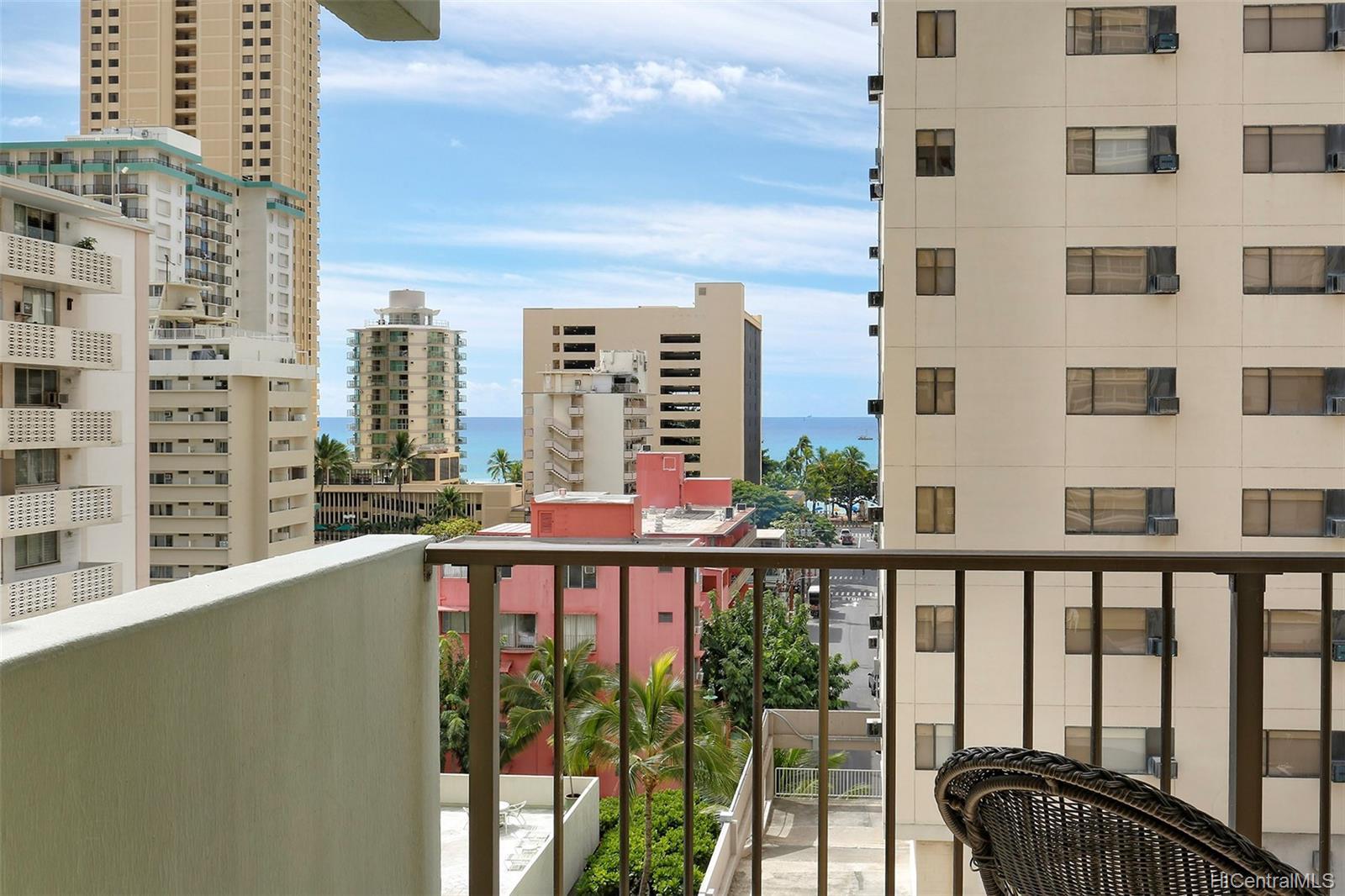 2440 Kuhio Avenue #812, Honolulu, HI 96815