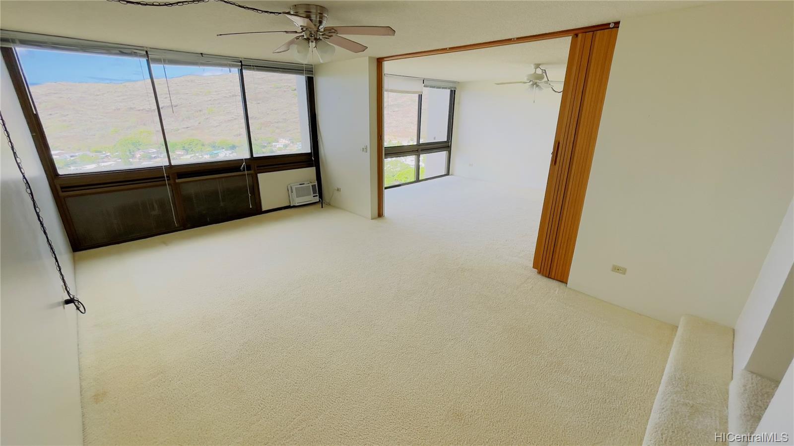 501 Hahaione Street #1/19J, Honolulu, HI 96825