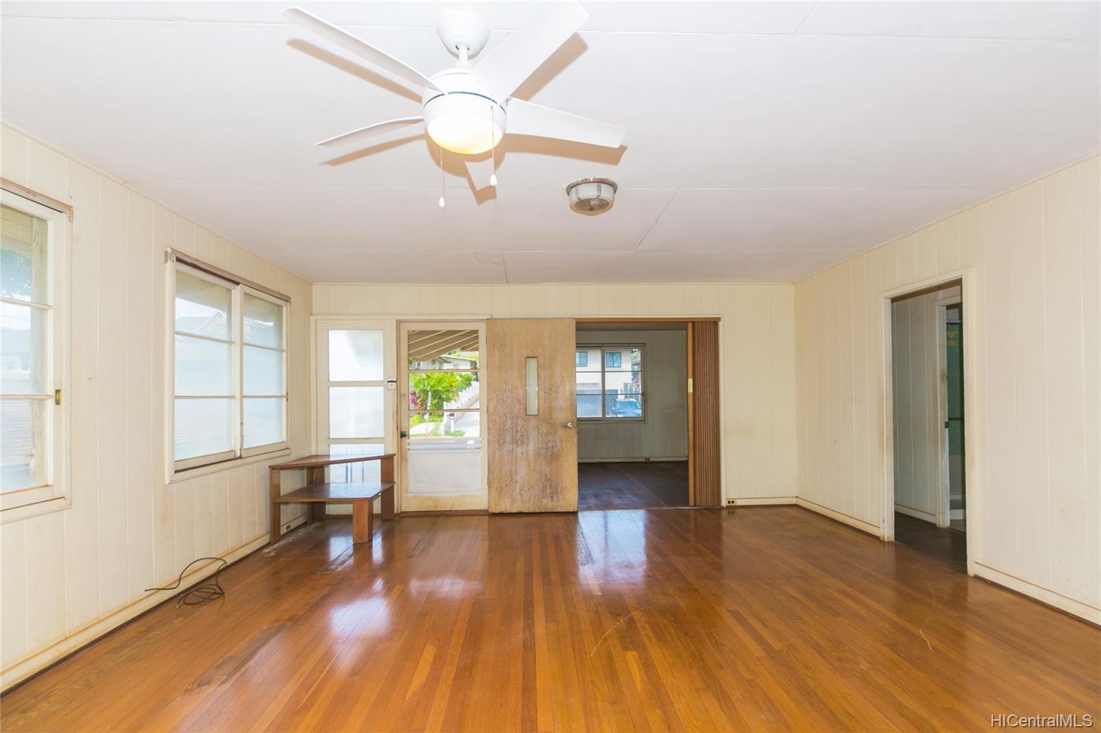 831 16th Avenue Honolulu, HI 96816