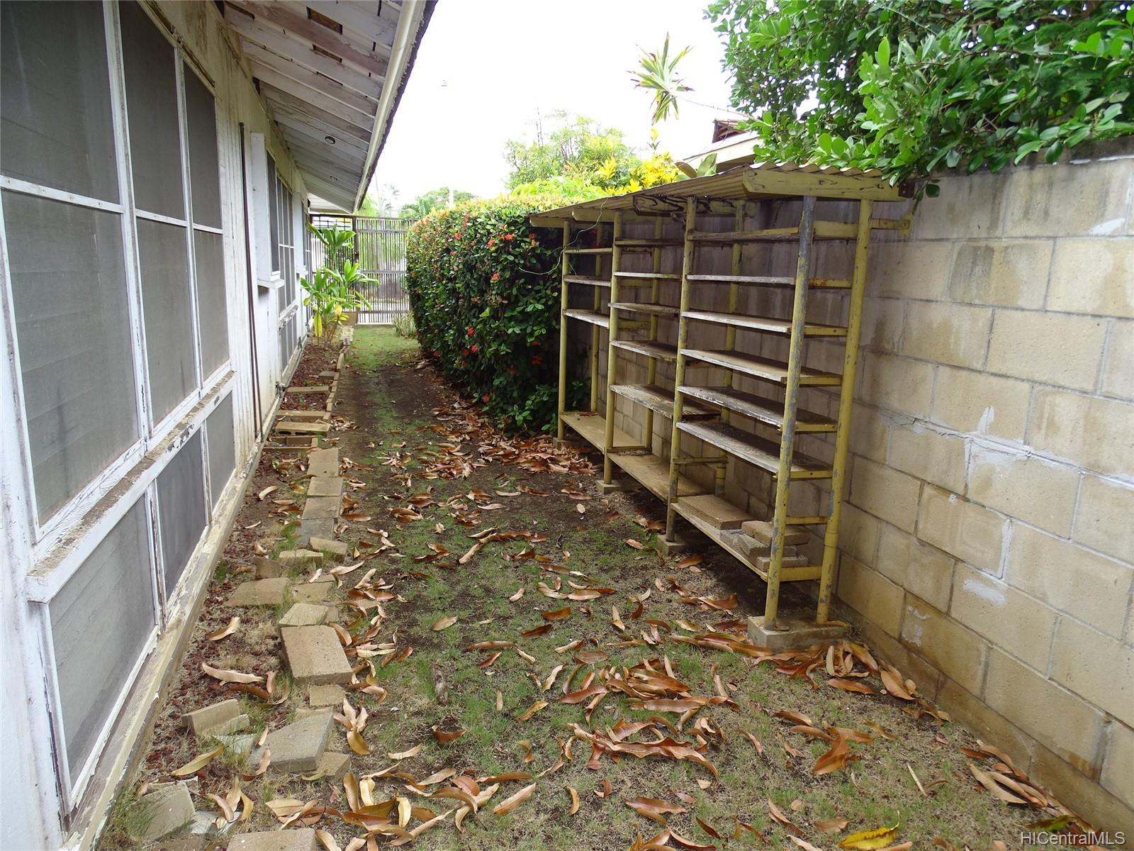 1029 Makaiwa Street Honolulu, HI 96816