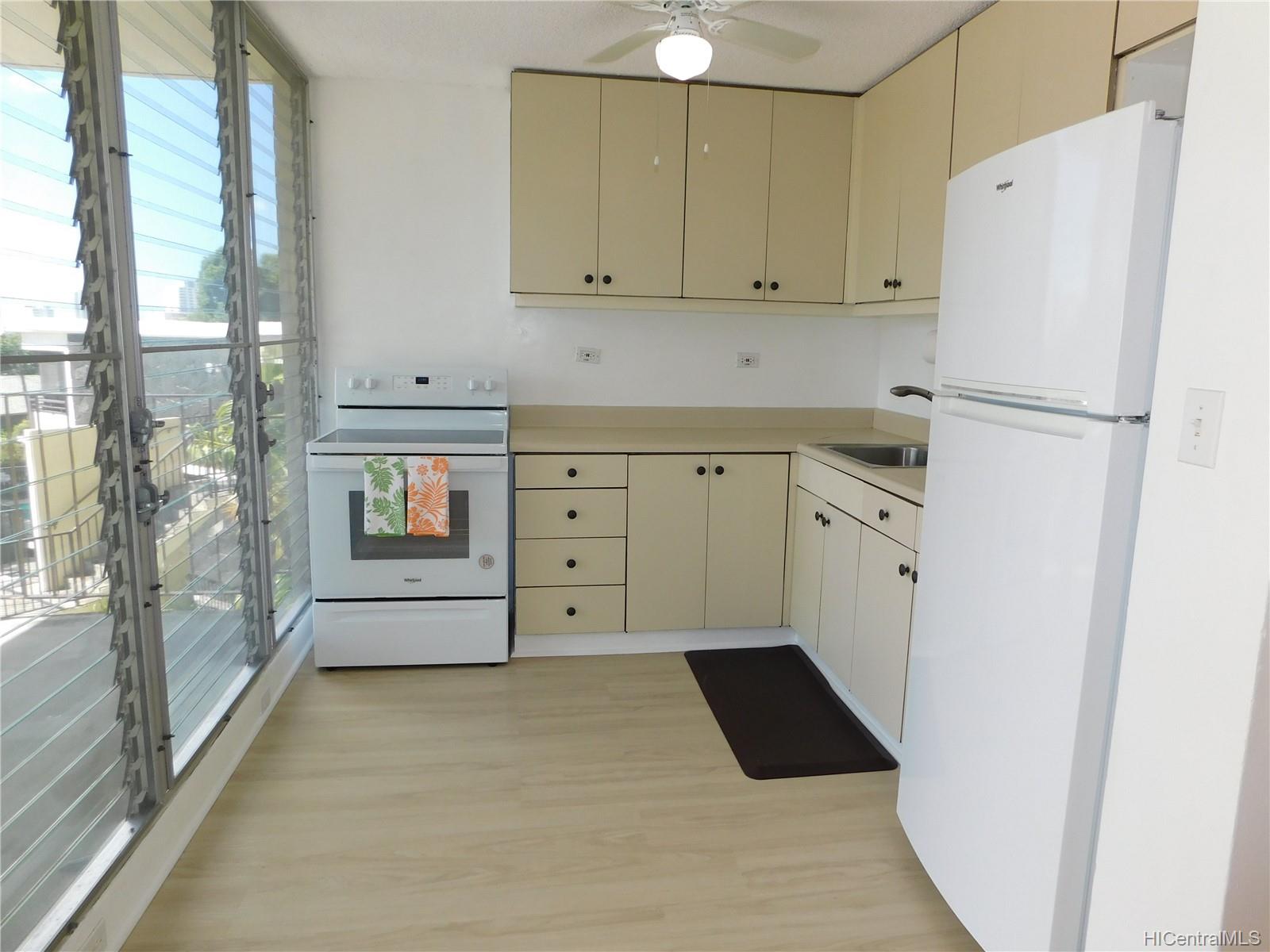 1634 Makiki Street #302, Honolulu, HI 96822