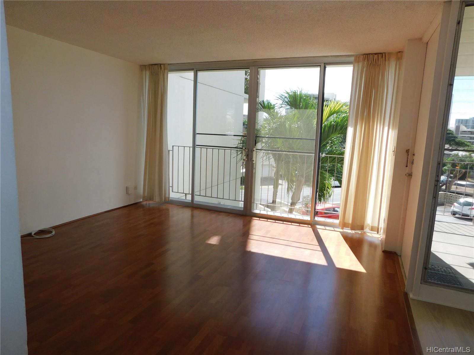 1634 Makiki Street #302, Honolulu, HI 96822