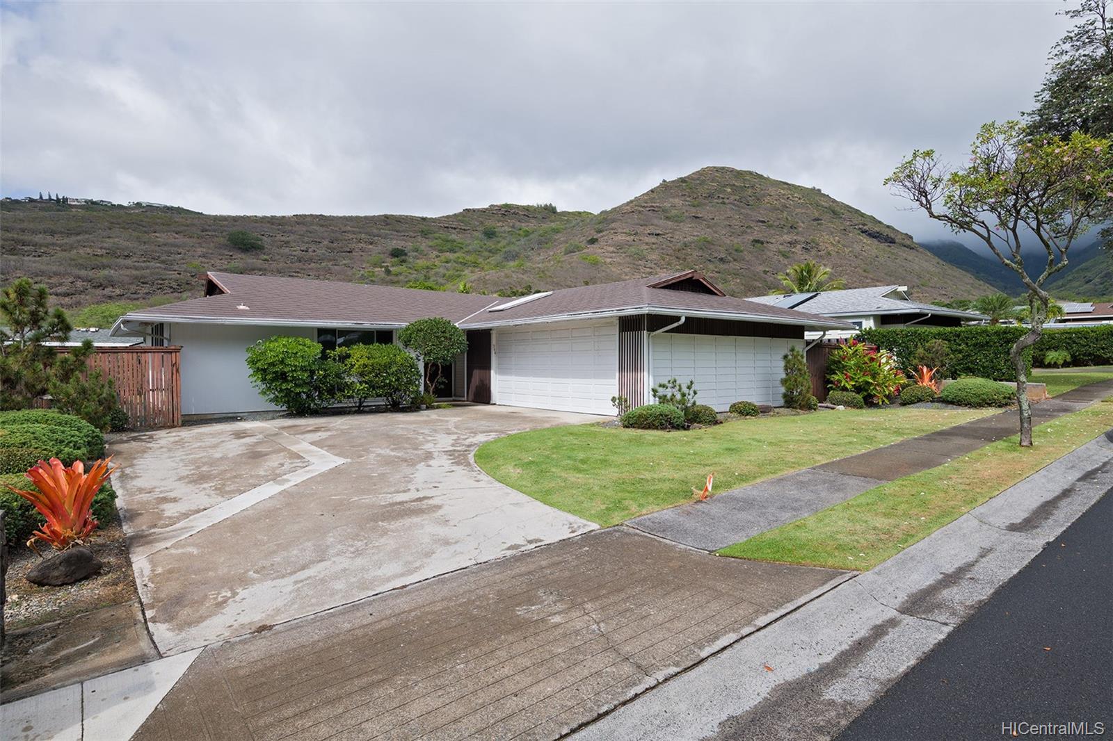 394 Puamamane Street Honolulu, HI 96821