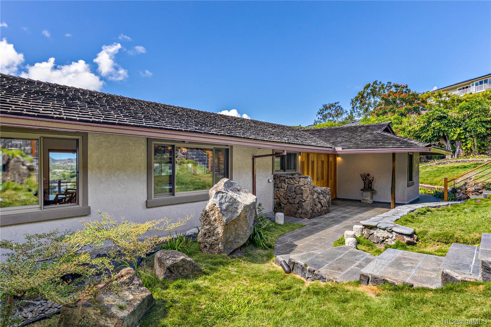 1401 Laamia Place Honolulu, HI 96821