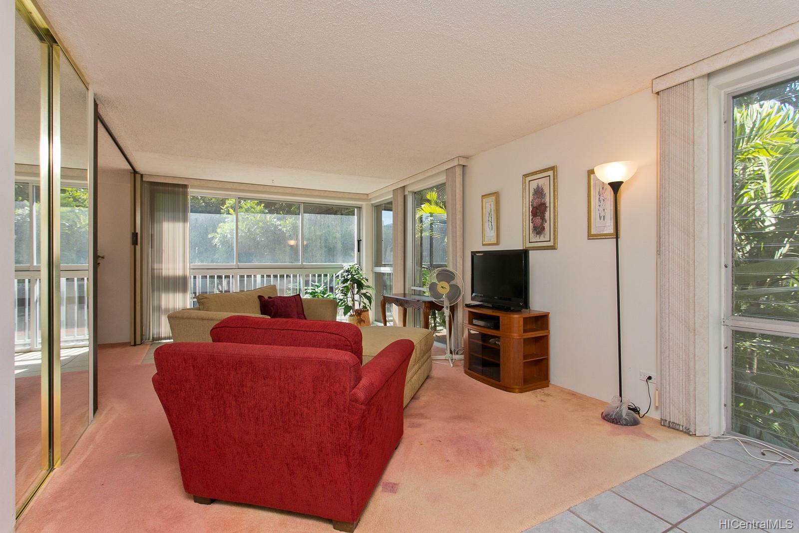 1617 Keeaumoku Street #205, Honolulu, HI 96822