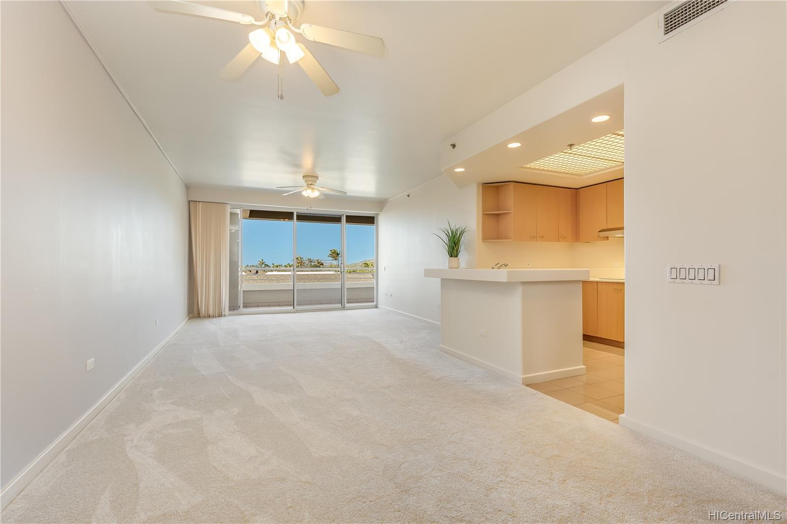 1 Keahole Place #1517, Honolulu, HI 96825