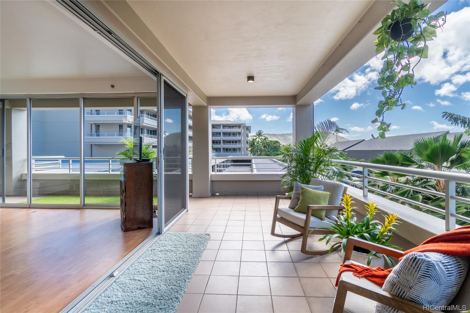 1 Keahole Place #2302, Honolulu, HI 96825