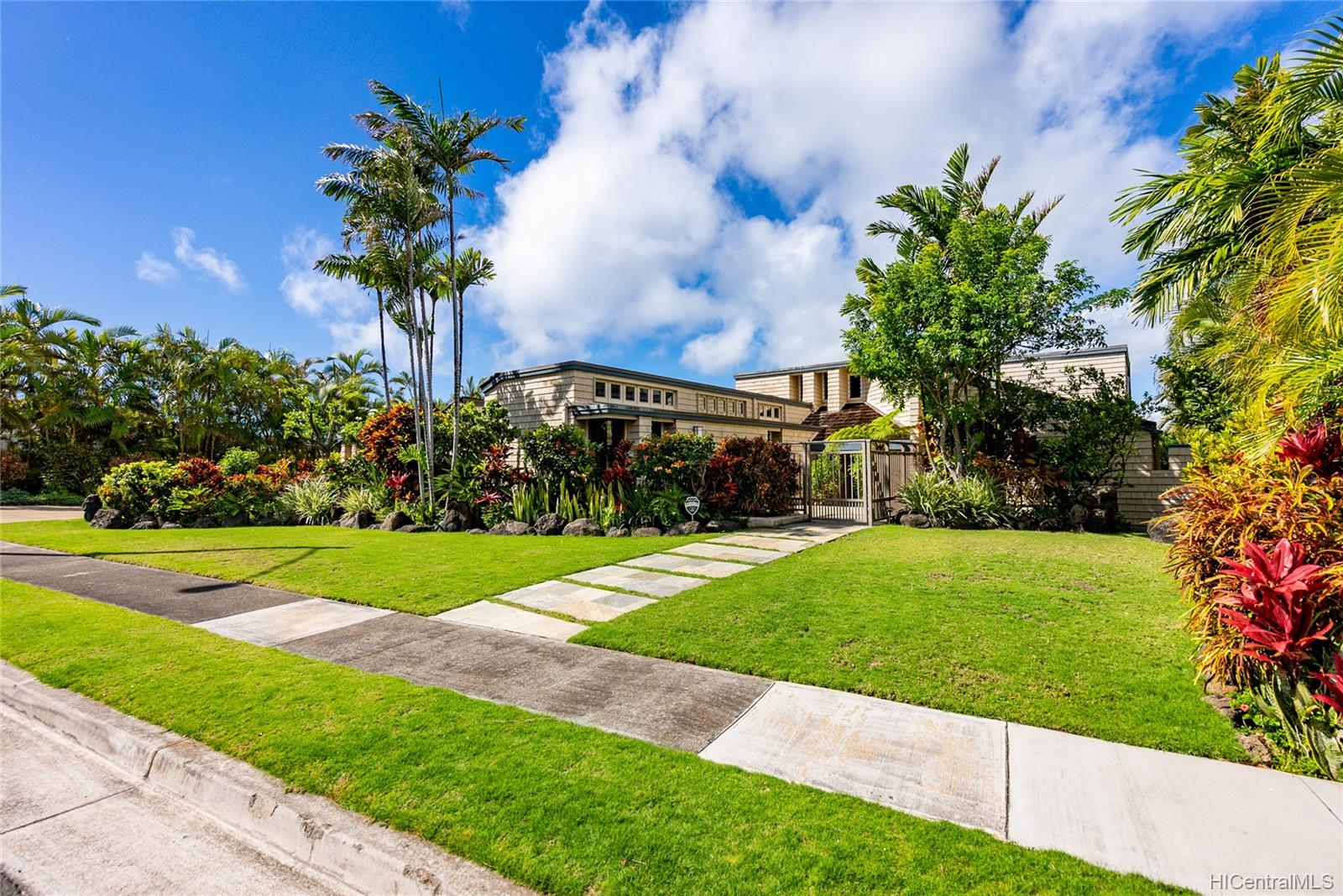 106 Lumahai Street Honolulu, HI 96825