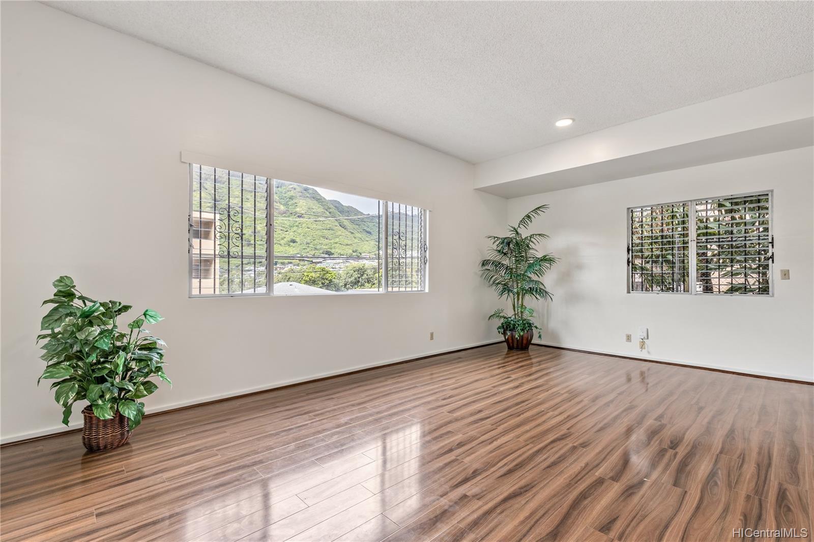 2161 10th Avenue Honolulu, HI 96816