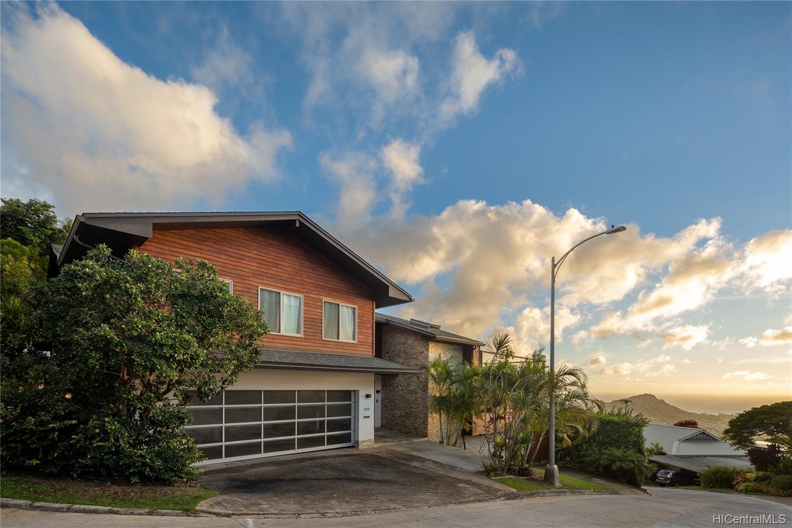 4717 Halehoola Place Honolulu, HI 96816