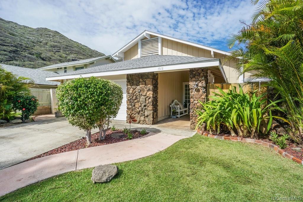 7518 Olowalu Place Honolulu, HI 96825