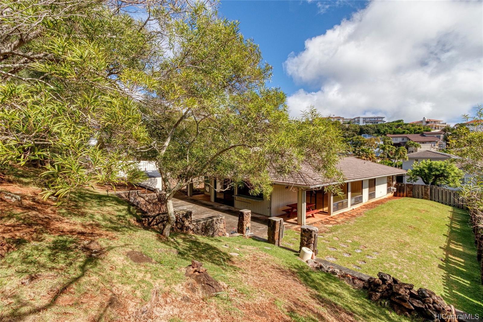 2146 Halakau Street Honolulu, HI 96821