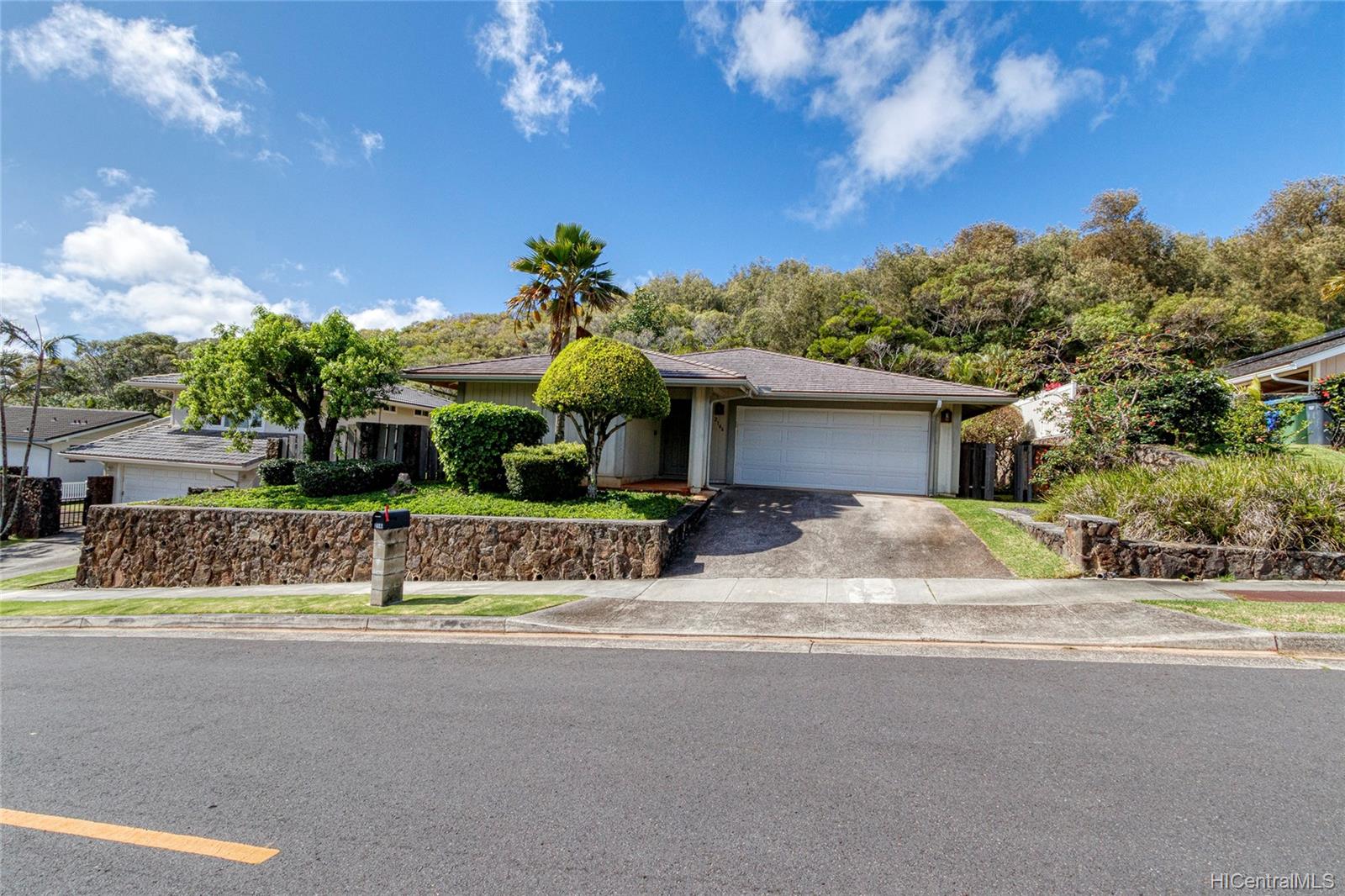 2146 Halakau Street Honolulu, HI 96821