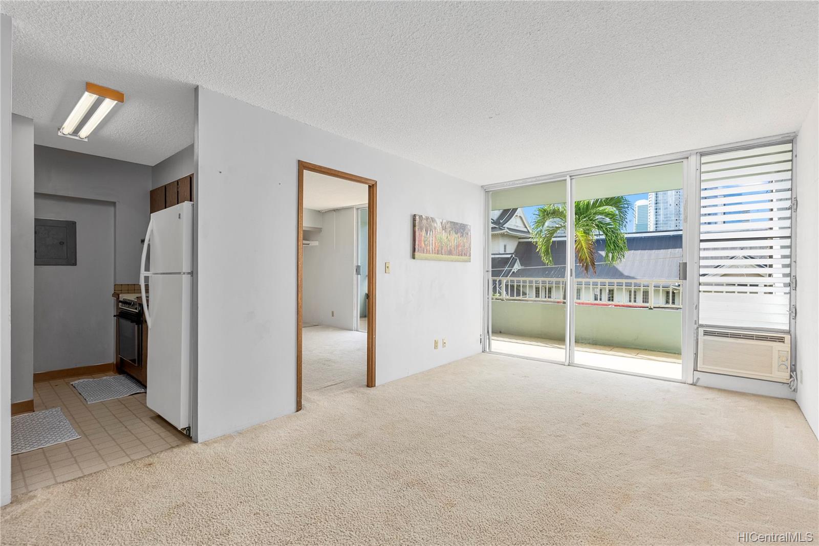 1122 Elm Street #302, Honolulu, HI 96814