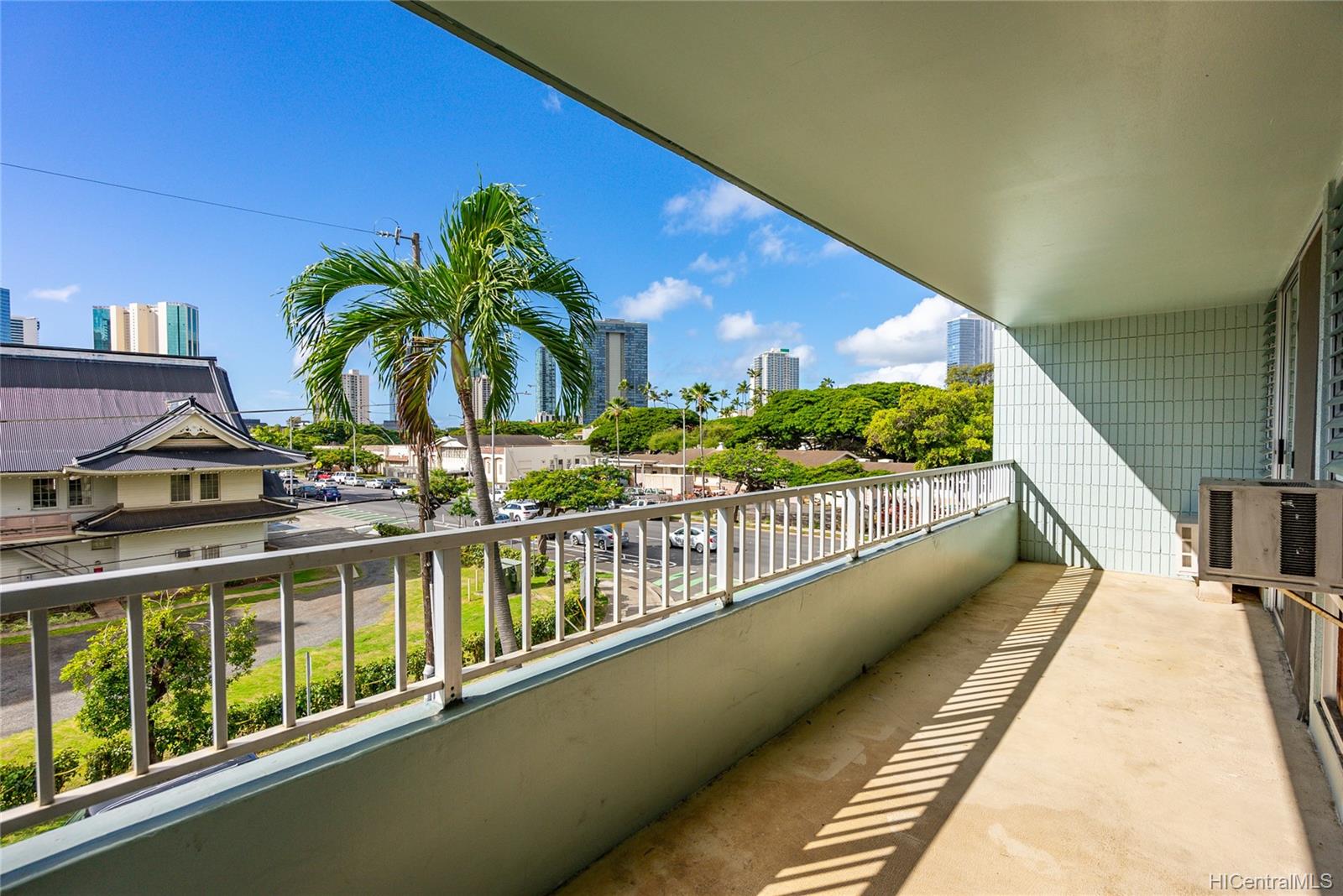 1122 Elm Street #302, Honolulu, HI 96814