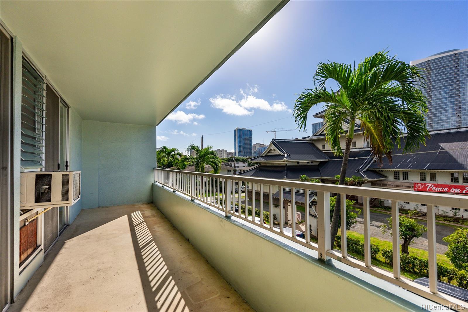 1122 Elm Street #302, Honolulu, HI 96814