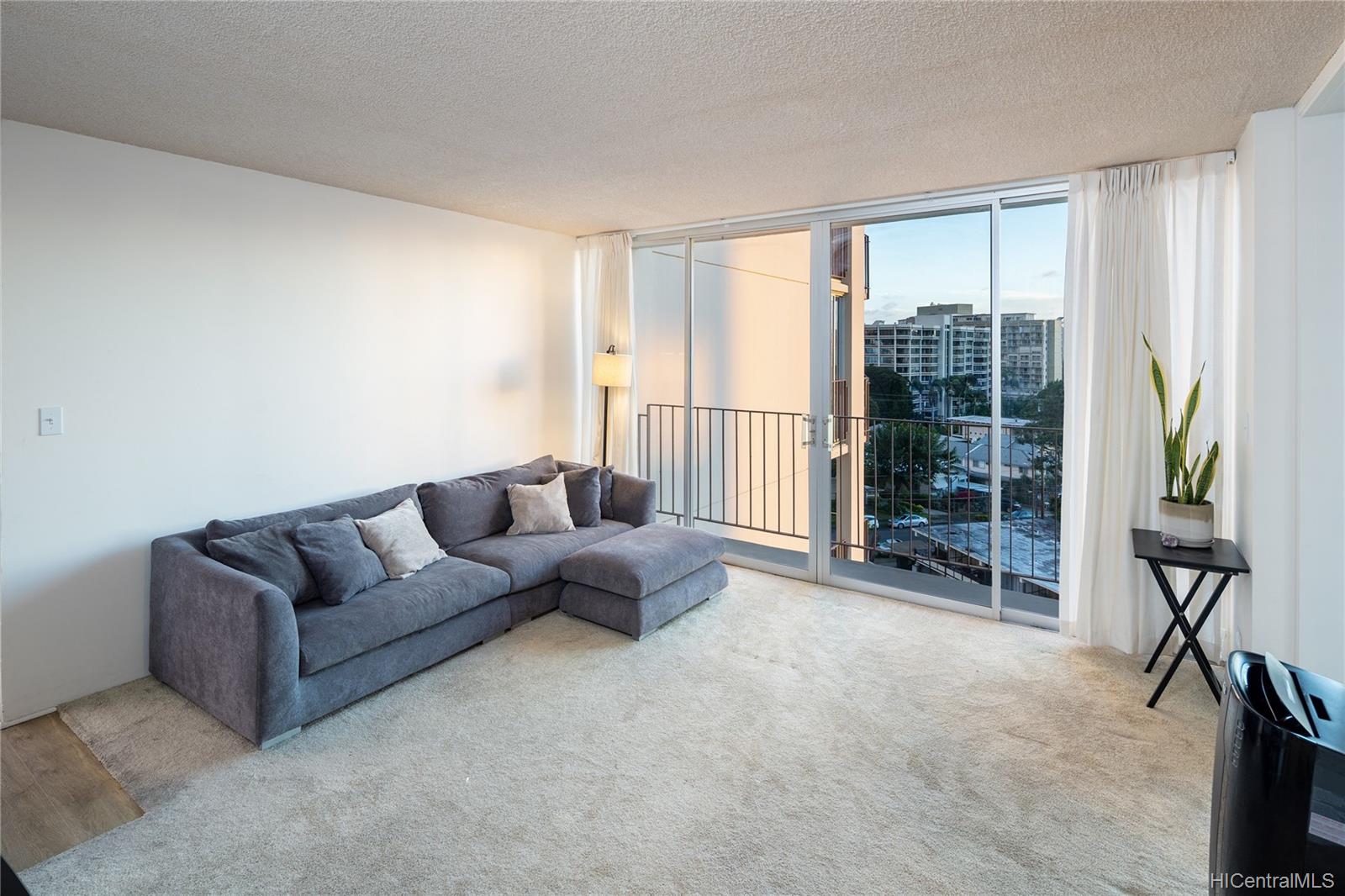 1634 Makiki Street #805, Honolulu, HI 96822