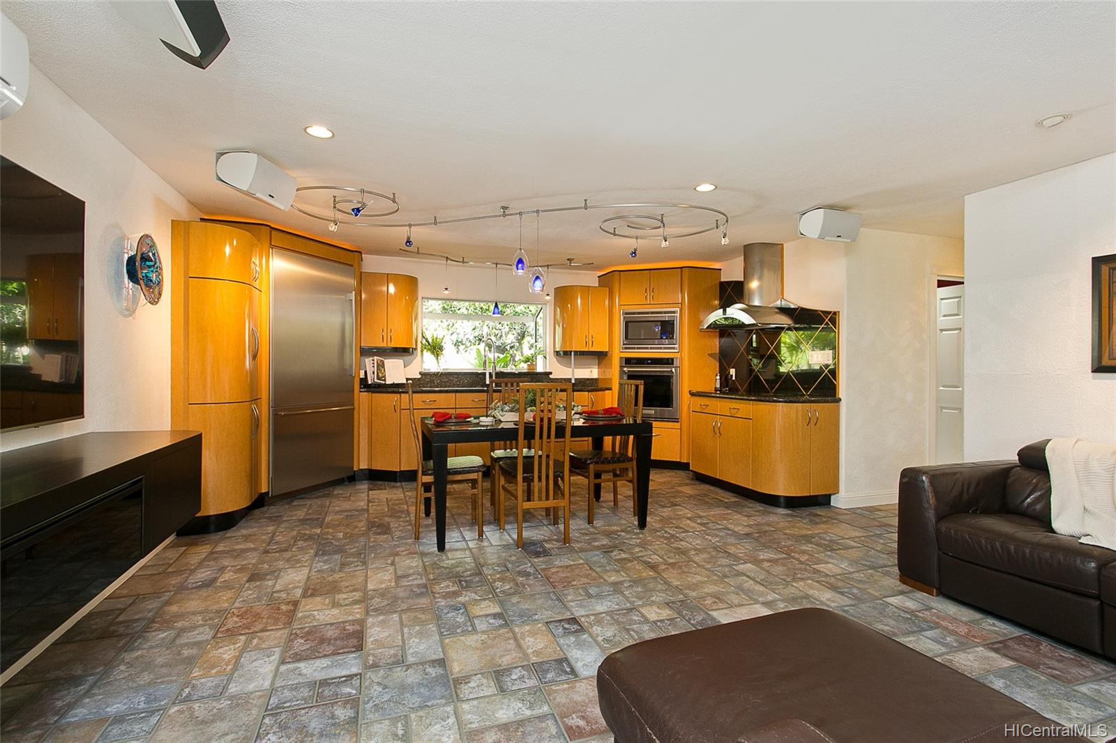 759 Iaukea Street Honolulu, HI 96813