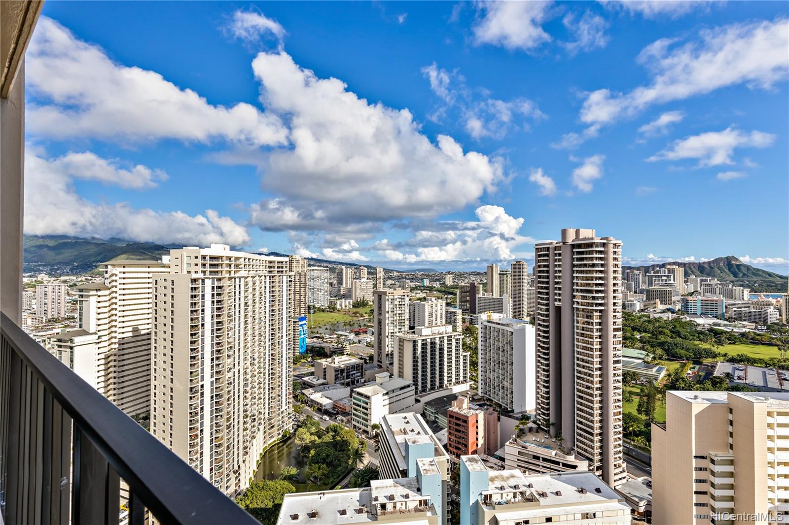 411 Hobron Lane #3713, Honolulu, HI 96815