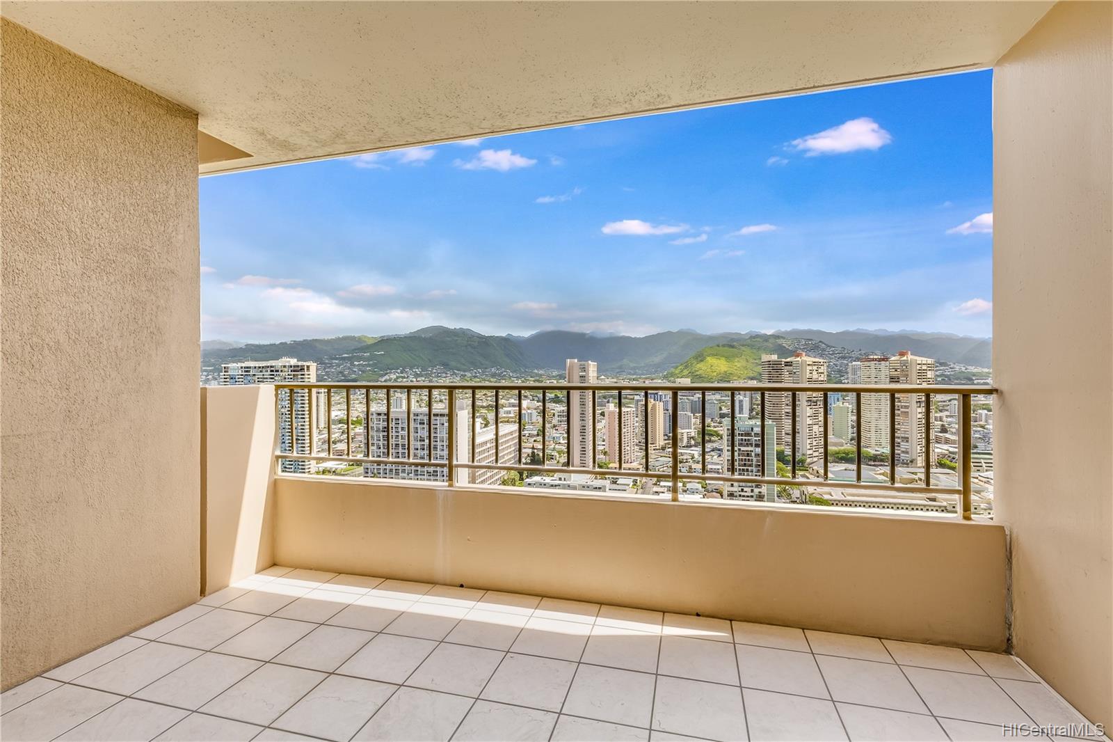 2121 Ala Wai Boulevard #3702, Honolulu, HI 96815