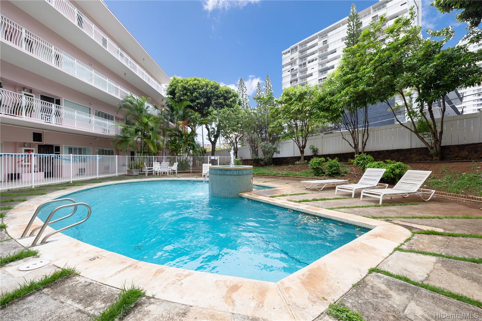 1020 green Street #209, Honolulu, HI 96822