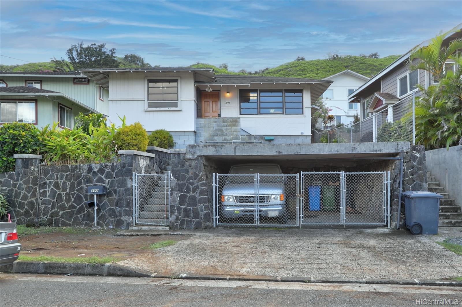 295 Auwaiolimu Street Honolulu, HI 96813