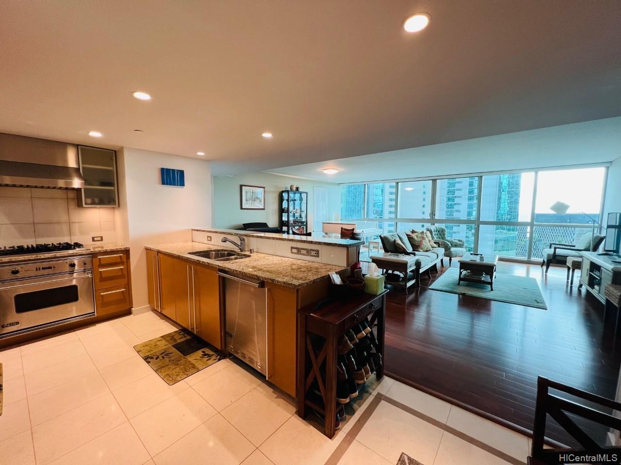 1177 Queen Street #1208, Honolulu, HI 96814