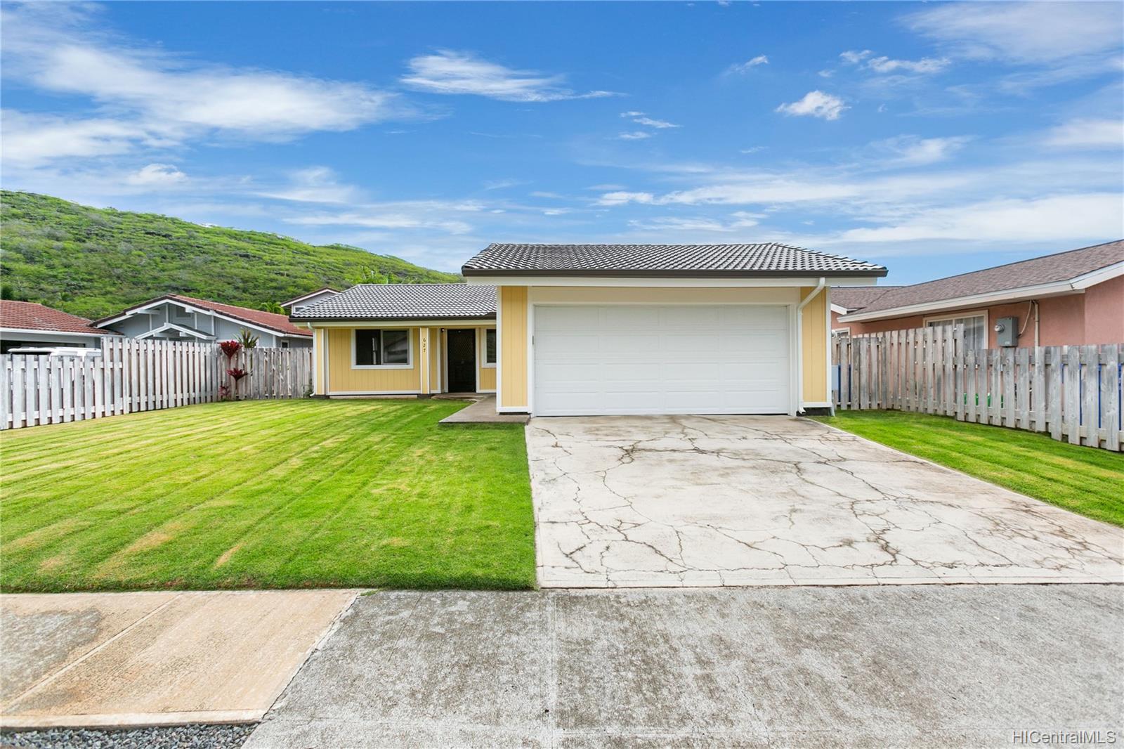 627 Inuwai Place Honolulu, HI 96825