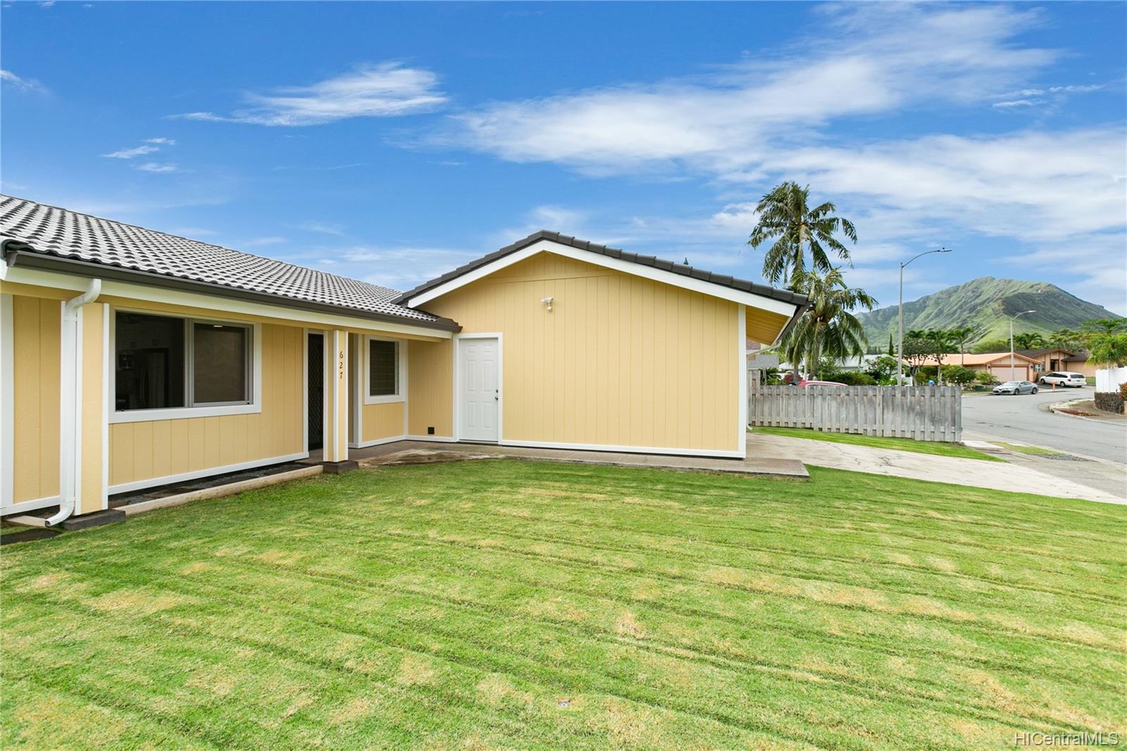 627 Inuwai Place Honolulu, HI 96825