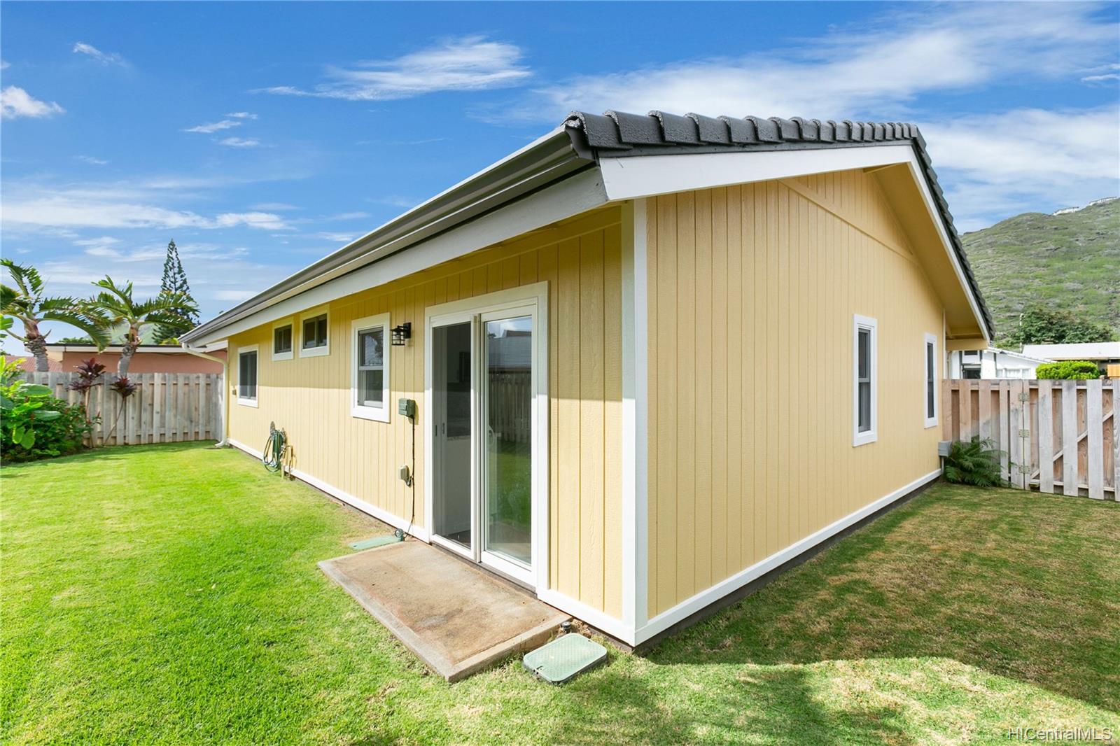 627 Inuwai Place Honolulu, HI 96825