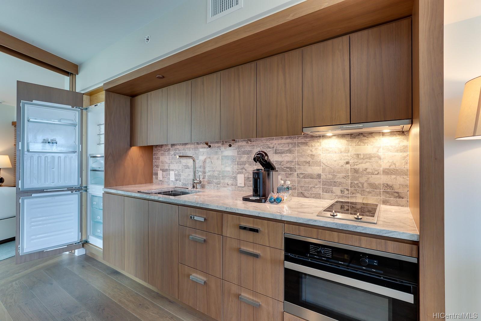 2139 Kuhio Avenue #D1001, Honolulu, HI 96815