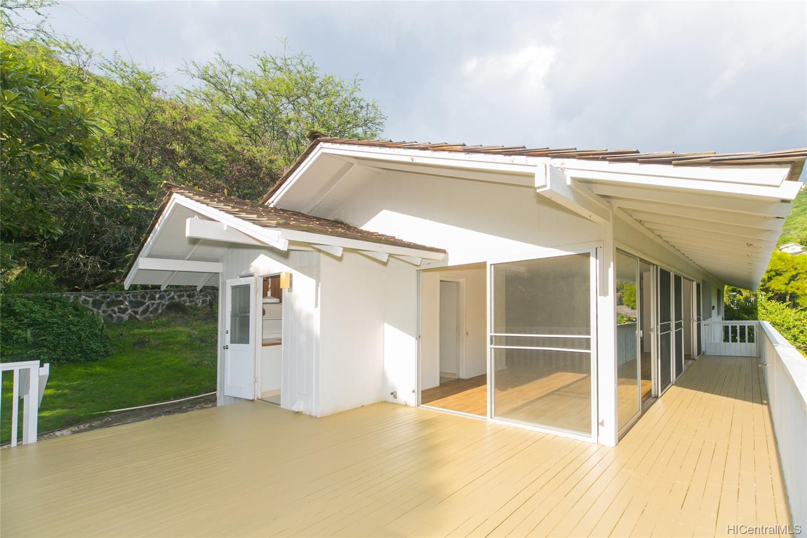 1490 Kalaniiki Street Honolulu, HI 96821