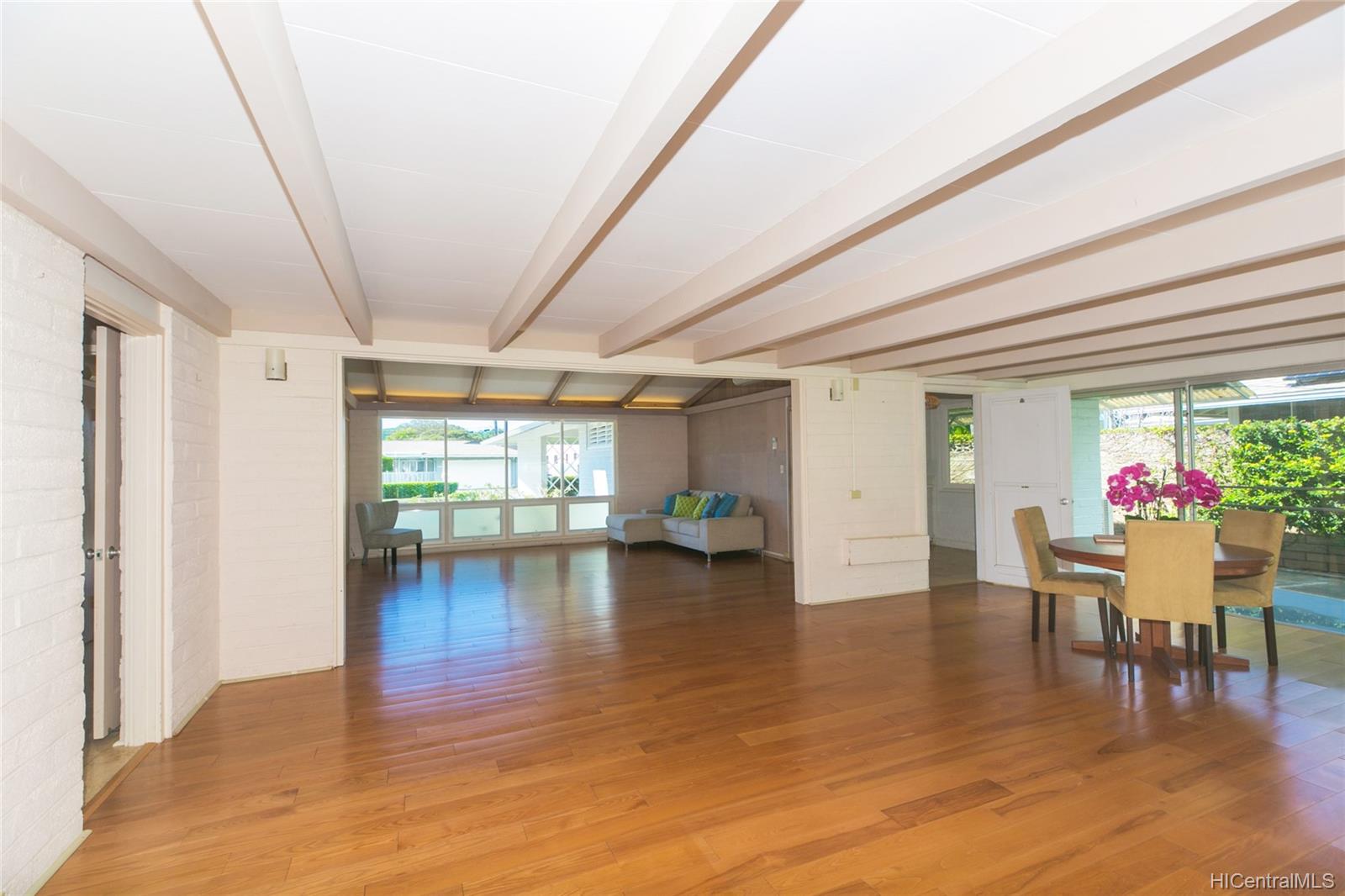 1081 Makaiwa Street Honolulu, HI 96816