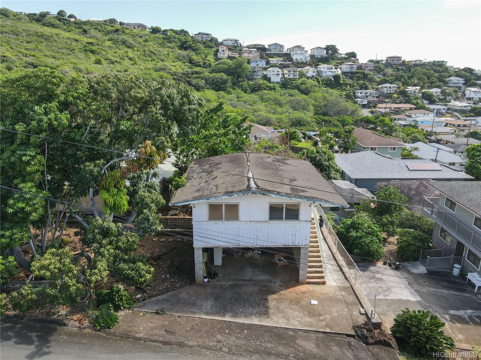 1529 Anuhea Place Honolulu, HI 96816