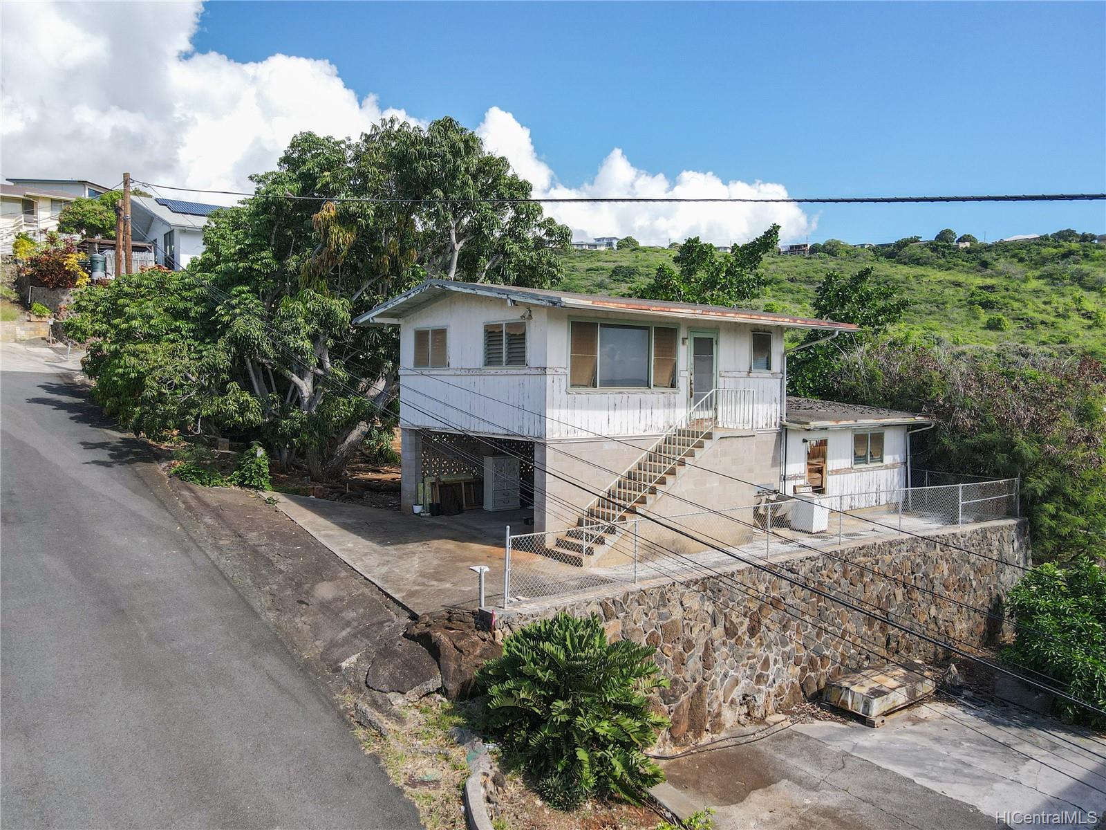 1529 Anuhea Place Honolulu, HI 96816