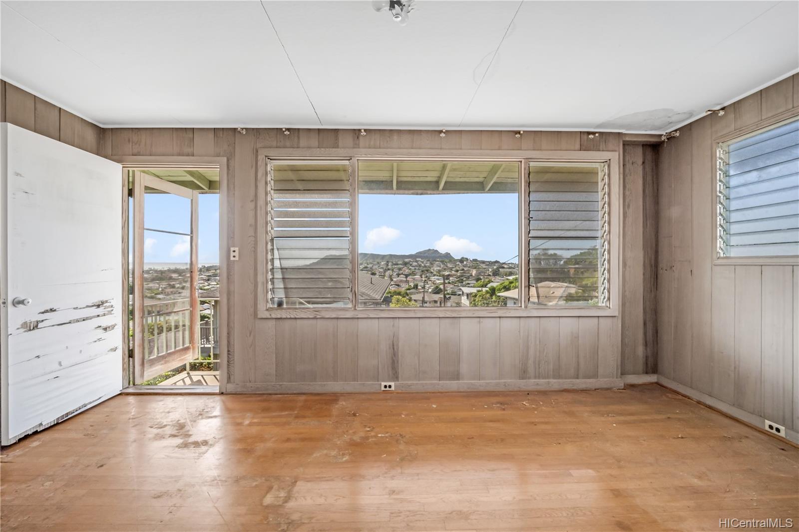 1529 Anuhea Place Honolulu, HI 96816