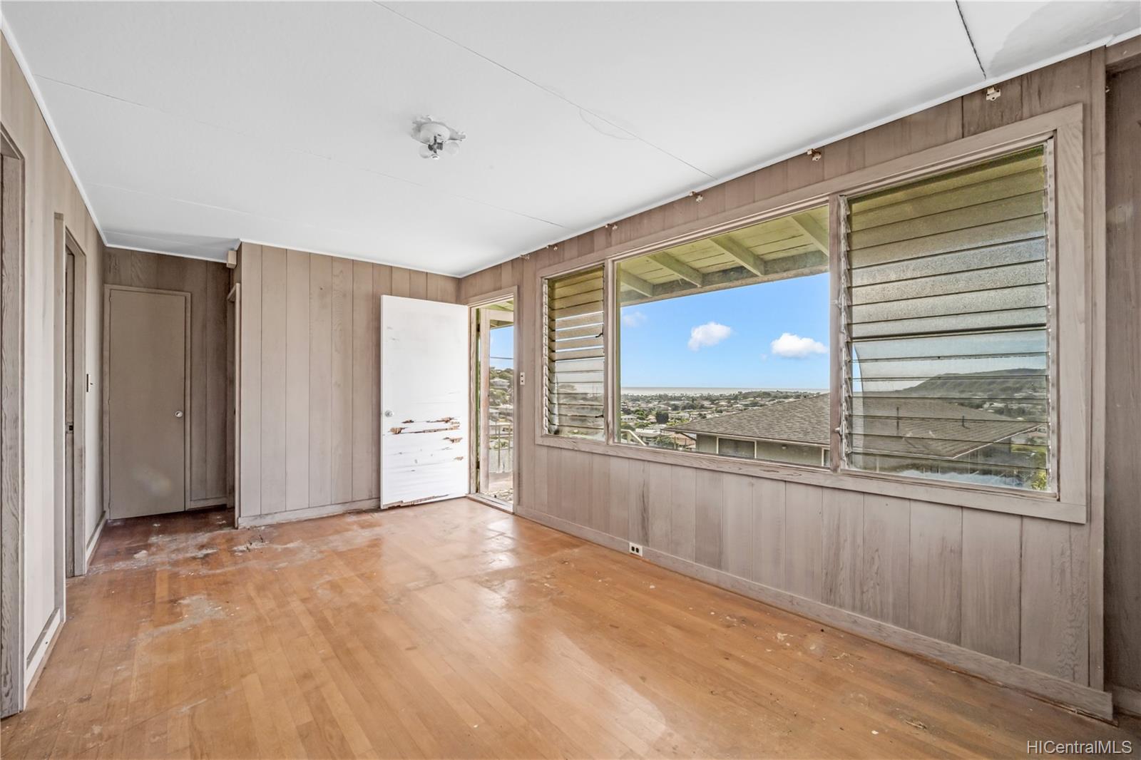 1529 Anuhea Place Honolulu, HI 96816