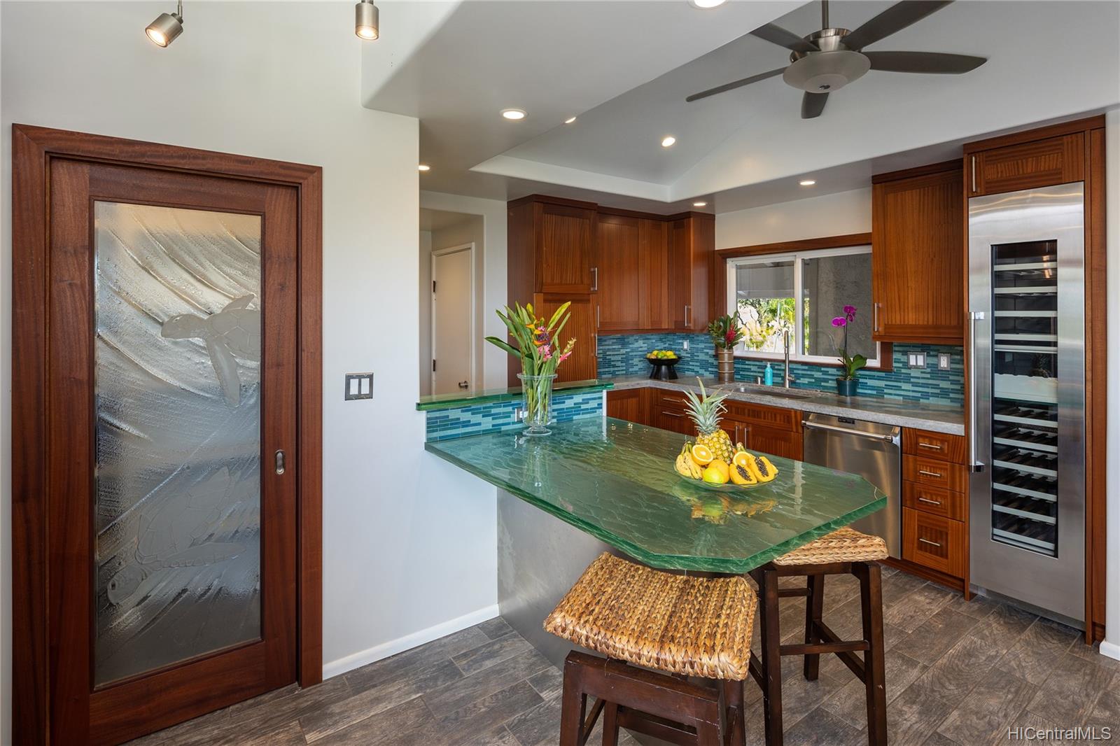 955 Kaipuhaa Place Honolulu, HI 96825