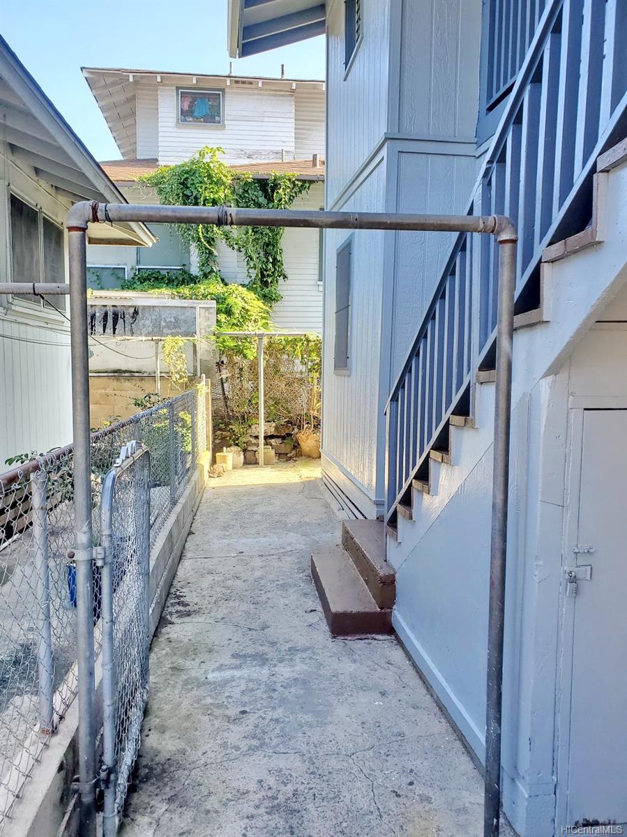 44 Kauila Street Honolulu, HI 96813